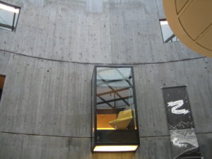 une alcôve à l'intérieur de la médiathèque du Havre