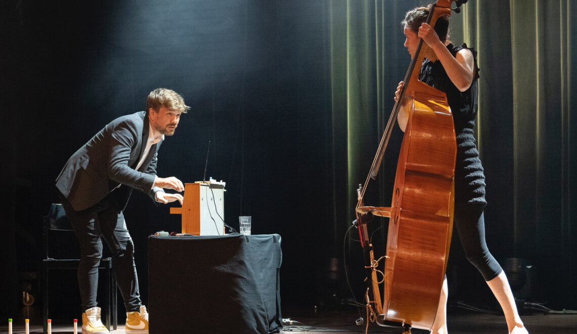 Contrebrassens, tous les lundis à 21h au Théâtre de Passy.